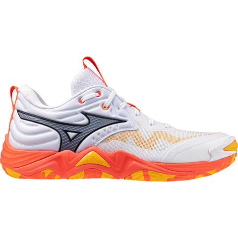 MIZUNO WAVE® plate disperses impact energy for superior cushioning
XG Rubber provides high traction on the floor